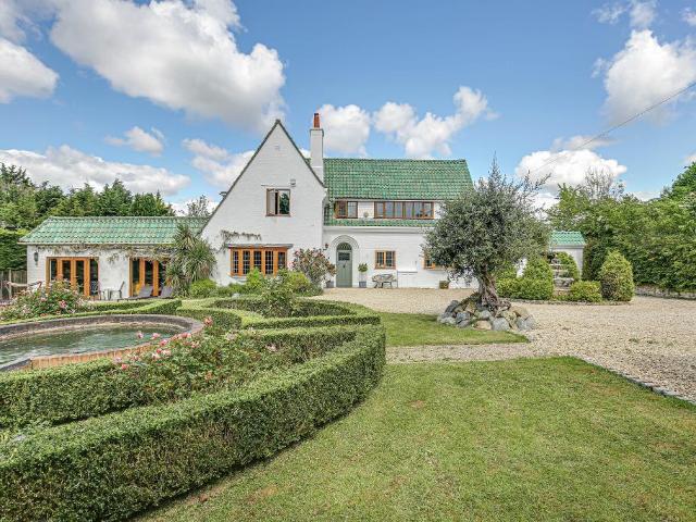 5 bedroom detached house for sale