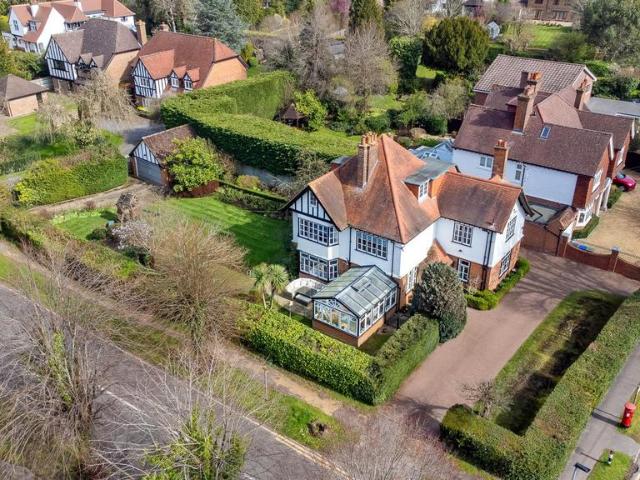 5 bedroom detached house for sale