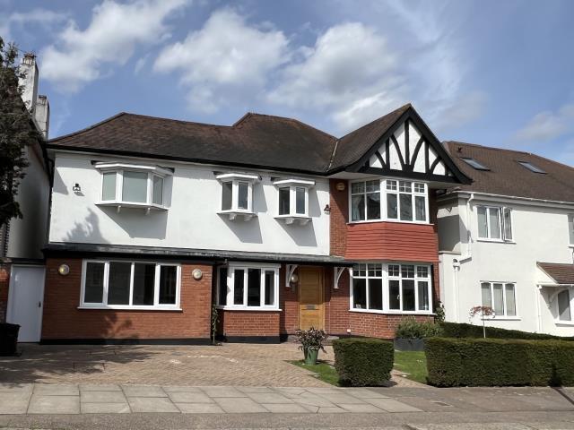 5 bedroom detached house for sale