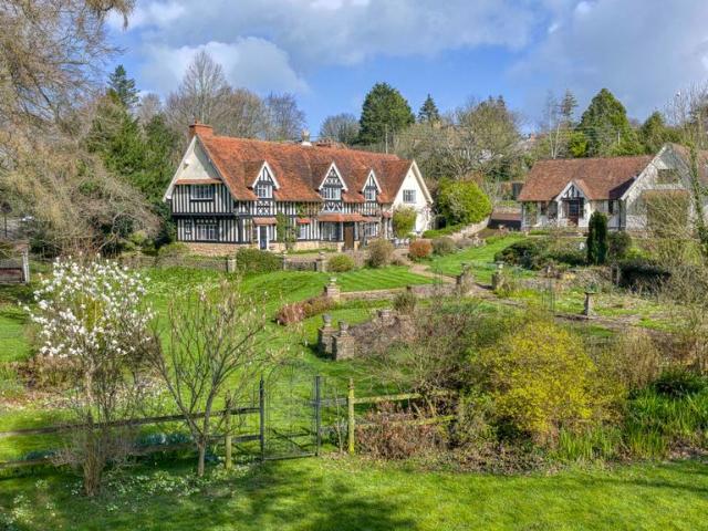 5 bedroom detached house for sale