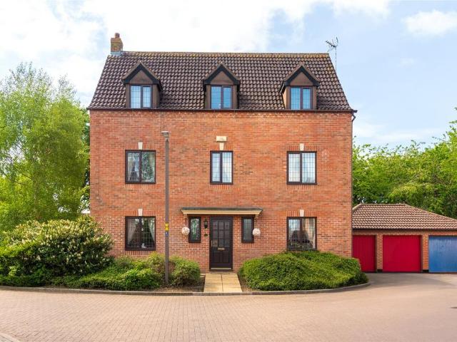 5 bedroom detached house for sale