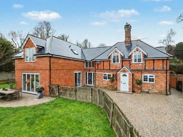 5 bedroom detached house for sale