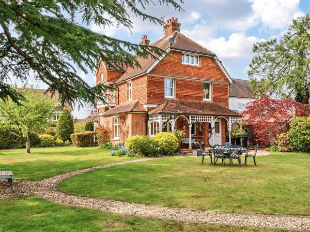 5 bedroom detached house for sale