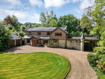 5 bedroom detached house for sale