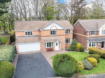 5 bedroom detached house for sale