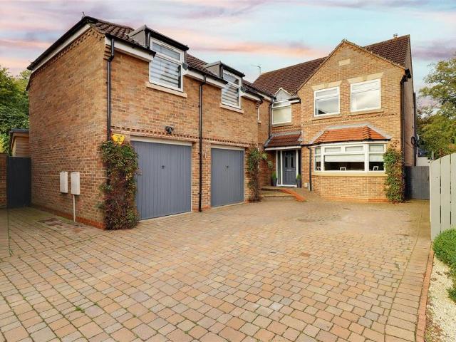 5 bedroom detached house for sale
