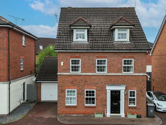 5 bedroom detached house for sale