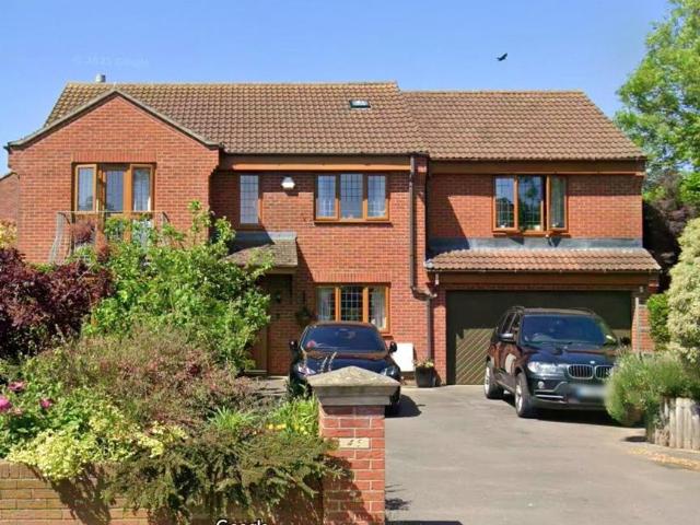 5 bedroom detached house for sale