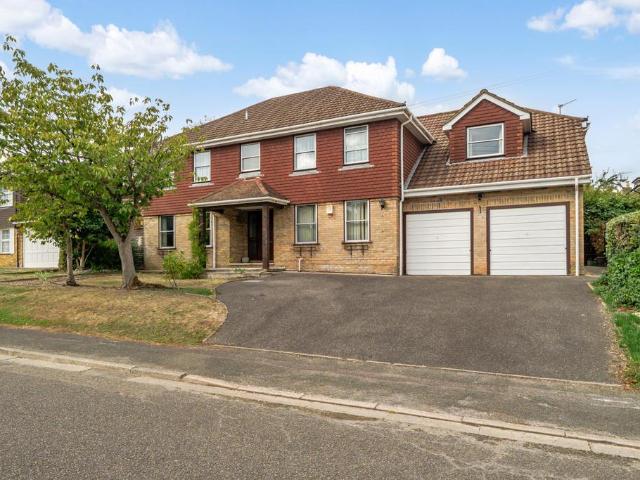 5 bedroom detached house for sale
