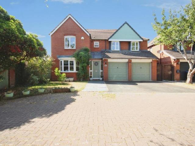5 bedroom detached house for sale