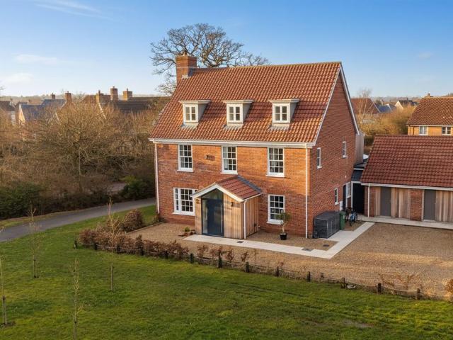 5 bedroom detached house for sale