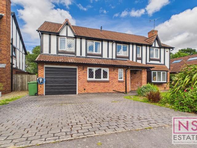 5 bedroom detached house for sale