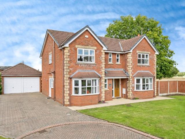 5 bedroom detached house for sale