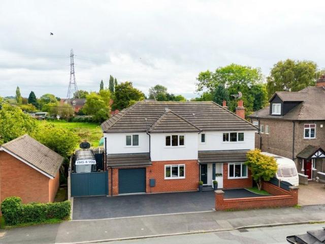 5 bedroom detached house for sale