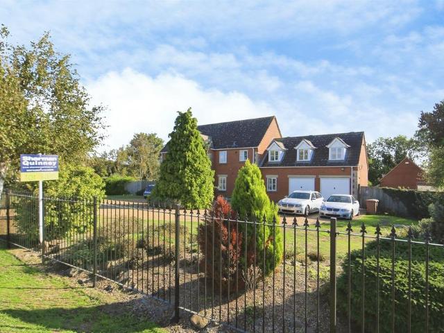 6 bedroom detached house for sale