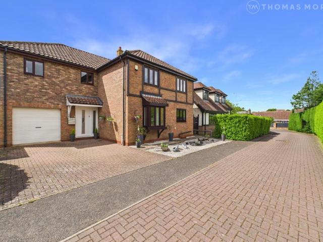 5 bedroom detached house for sale