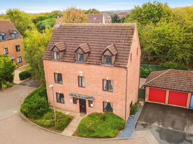 5 bedroom detached house for sale