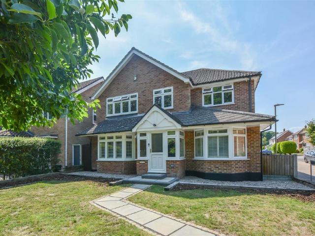 5 bedroom detached house for sale