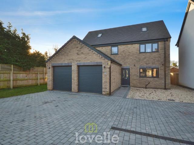 5 bedroom detached house for sale