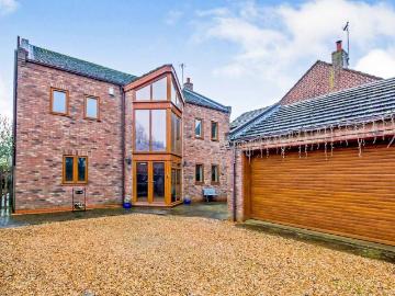5 bedroom detached house for sale