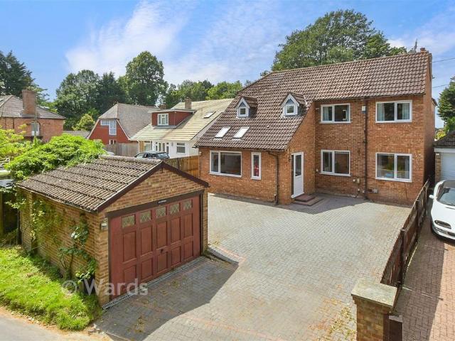 5 bedroom detached house for sale