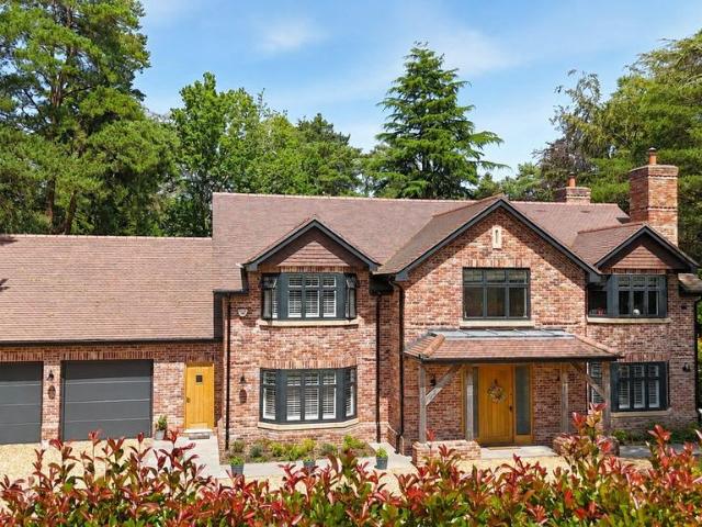 5 bedroom detached house for sale