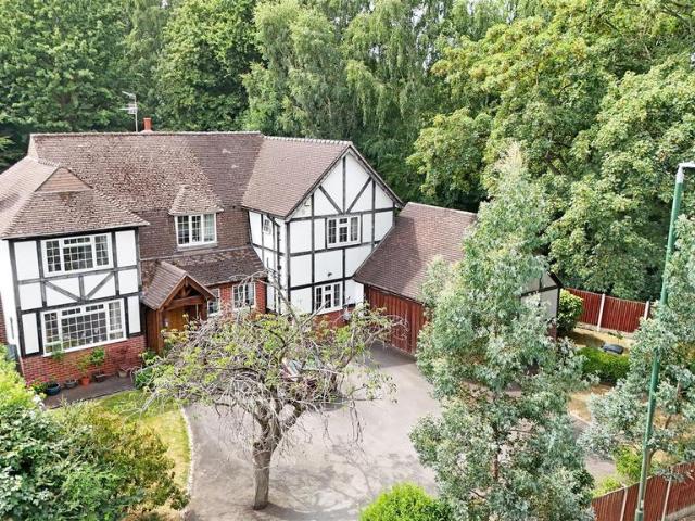 5 bedroom detached house for sale