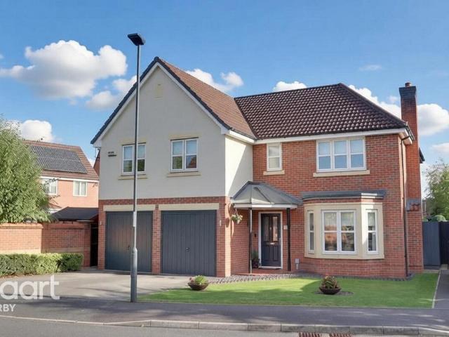 5 bedroom detached house for sale
