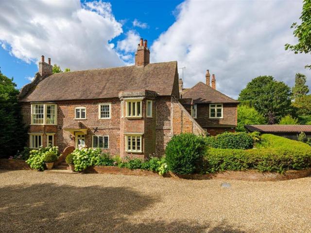 5 bedroom detached house for sale