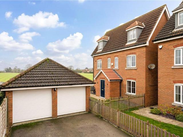 5 bedroom detached house for sale