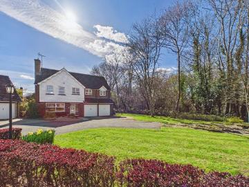 5 bedroom detached house for sale