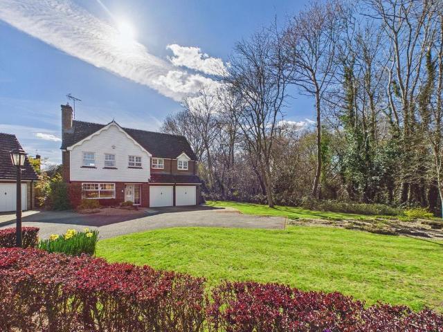 5 bedroom detached house for sale
