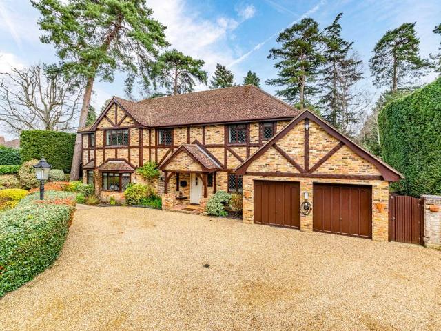 5 bedroom detached house for sale