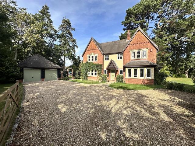 5 bedroom detached house for sale