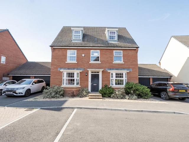 5 bedroom detached house for sale