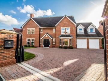 5 bedroom detached house for sale