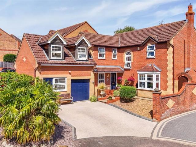 5 bedroom detached house for sale