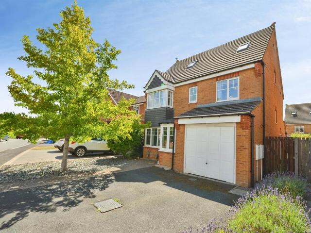 5 bedroom detached house for sale
