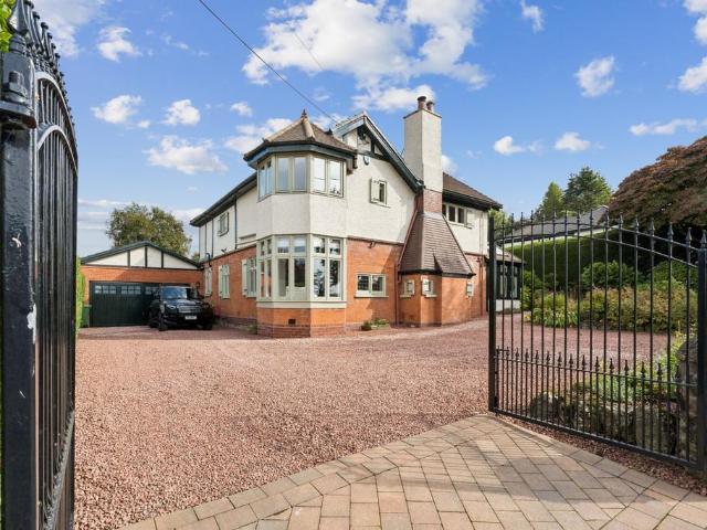 5 bedroom detached house for sale