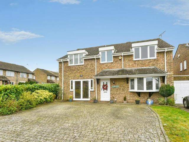 5 bedroom detached house for sale