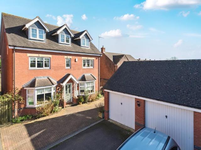 5 bedroom detached house for sale