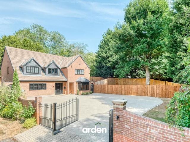 5 bedroom detached house for sale