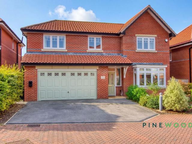 5 bedroom detached house for sale