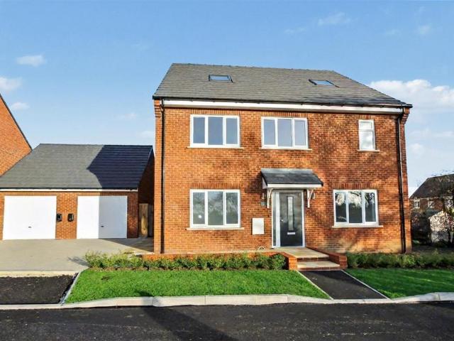 5 bedroom detached house for sale