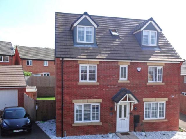 5 bedroom detached house for sale
