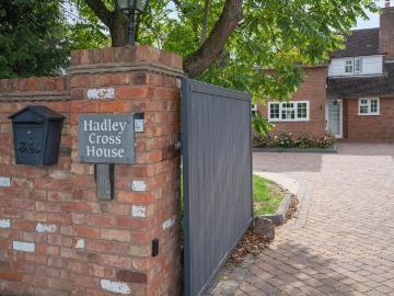 House for sale in Burhill - Garden, Concierge