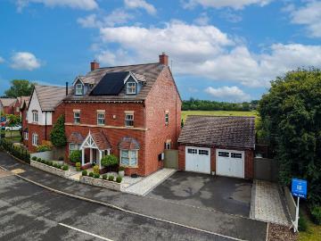 5 bedroom detached house for sale