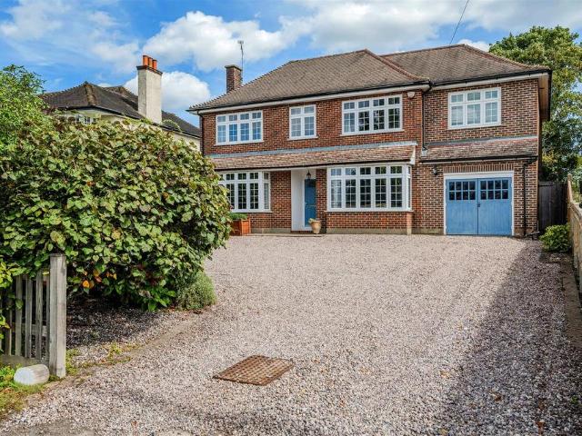 5 bedroom detached house for sale