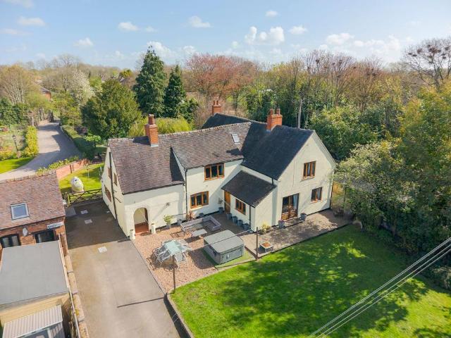 5 bedroom detached house for sale
