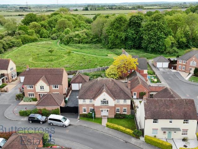 5 bedroom detached house for sale